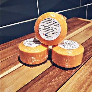 - 🪵 Oudwood & Ginger Shower Steamer